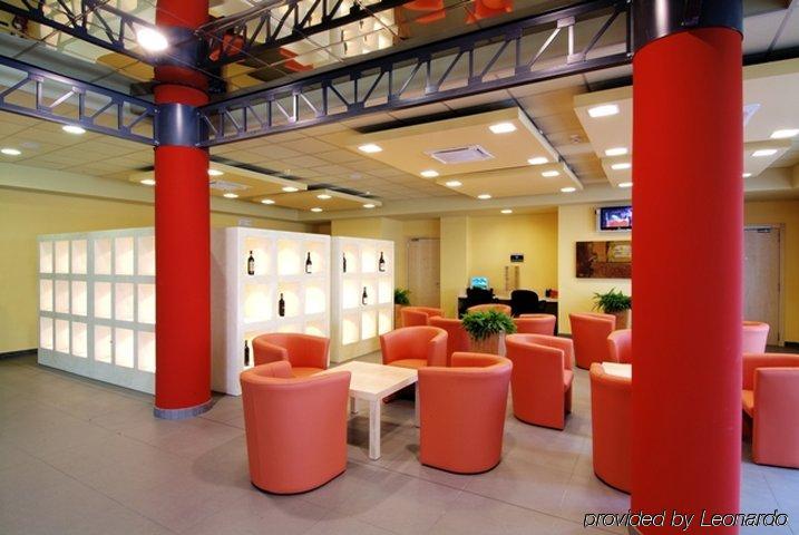 B&B Hotel Cherasco Langhe Restoran gambar