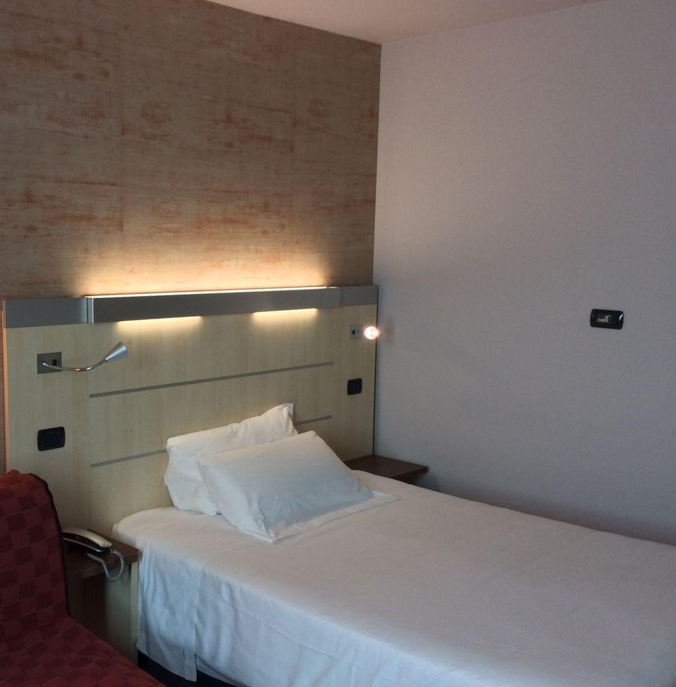 B&B Hotel Cherasco Langhe Luaran gambar